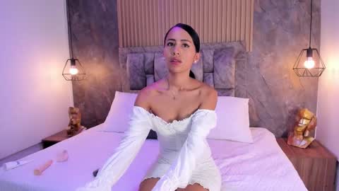 chloe_love__ online show from 01/17/26, 11:48