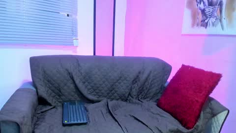 Snapshot of chloe_madisson chatting on 01/18/25, 05:15 chloe online show from 01/18/25, 05:15