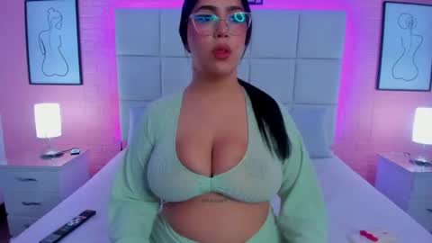 Snapshot of chloe_parker_ chatting on 06/25/26, 05:12 cloe online show from 06/25/26, 05:12