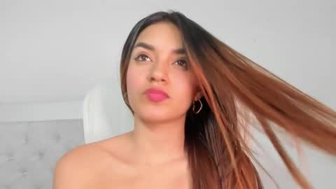 Snapshot of chloe_rubi chatting on 02/20/25, 07:19 CHLOE online show from 02/20/25, 07:19