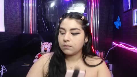 chloe_smith5 online show from 04/17/26, 01:25