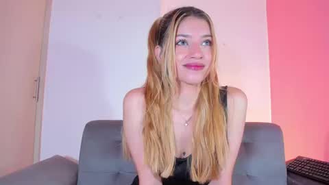 Snapshot of chloe_sweet7 chatting on 09/24/25, 10:57 Chloe Miller  online show from 09/24/25, 10:57