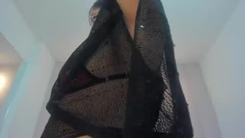 chloe_thomsoon online show from 04/23/26, 11:42