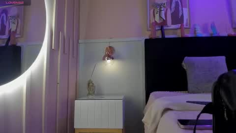 Snapshot of chloe_watson_ chatting on 01/16/26, 07:40 online show from 01/16/26, 07:40