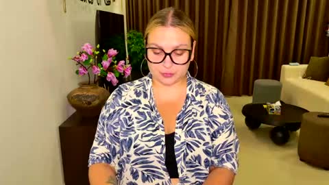 Snapshot of chloe_x_ chatting on 04/22/26, 09:05 Eva and Sandra online show from 04/22/26, 09:05