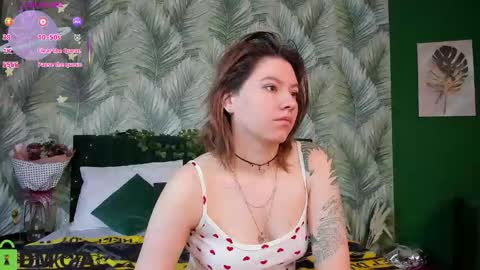 Snapshot of chloebloss0m chatting on 12/17/25, 03:01 Boni online show from 12/17/25, 03:01