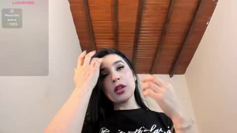 Snapshot of chloeember chatting on 09/11/25, 12:05 chloeember online show from 09/11/25, 12:05