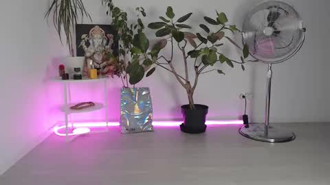 Chloe online show from 09/26/25, 10:30