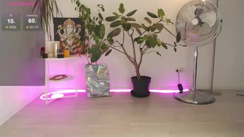 Chloe online show from 10/17/25, 09:01