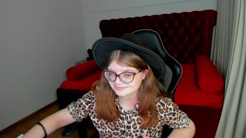 ChloeHalses online show from 04/22/26, 06:05