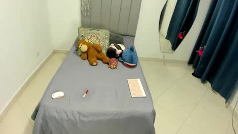 Laura  independent model online show from 03/04/26, 01:00