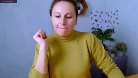 Snapshot of chloejill_ chatting on 10/14/25, 04:08 Chloe online show from 10/14/25, 04:08