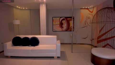 Chloe  OF chloemanson online show from 02/09/25, 11:25