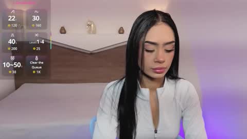 Snapshot of chloemoon8 chatting on 12/17/25, 12:00 C H L O E online show from 12/17/25, 12:00