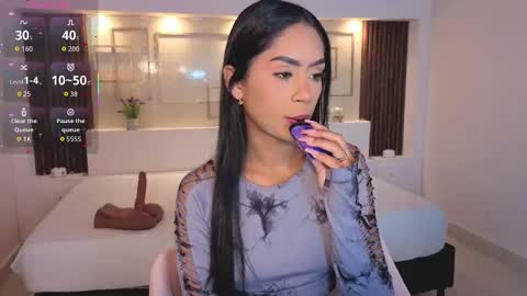 Snapshot of chloemoon9 chatting on 10/20/25, 01:11 Chloe Moon online show from 10/20/25, 01:11
