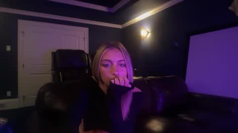 Snapshot of chloeros3e chatting on 09/29/25, 05:18 chloeros3e online show from 09/29/25, 05:18