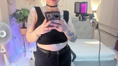 Snapshot of chloerossee chatting on 01/08/25, 01:32 Chloe rosse online show from 01/08/25, 01:32