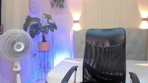 Snapshot of chloerossee chatting on 01/24/25, 01:35 Chloe rosse online show from 01/24/25, 01:35