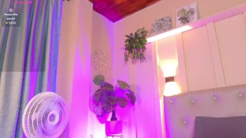 Snapshot of chloerossee chatting on 09/29/25, 01:33 Chloe rosse online show from 09/29/25, 01:33