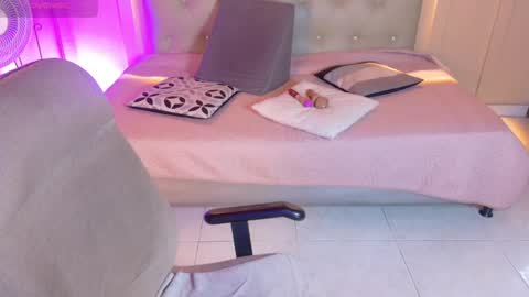 Snapshot of chloerossee chatting on 10/01/25, 01:22 Chloe rosse online show from 10/01/25, 01:22