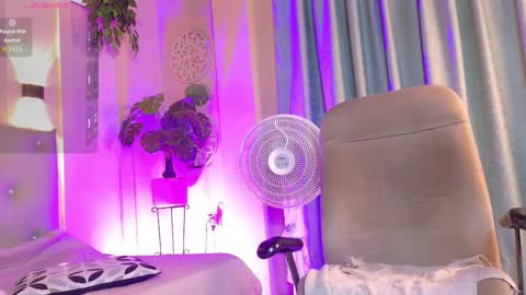 Snapshot of chloerossee chatting on 10/03/25, 01:13 Chloe rosse online show from 10/03/25, 01:13