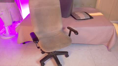 Snapshot of chloerossee chatting on 10/05/25, 01:15 Chloe rosse online show from 10/05/25, 01:15