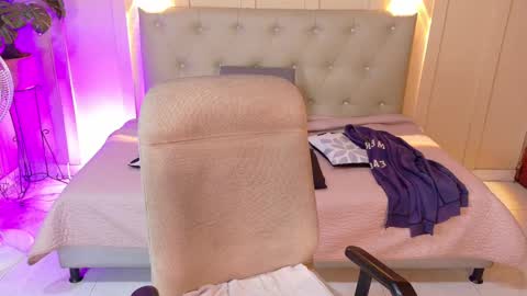 Snapshot of chloerossee chatting on 10/10/25, 01:37 Chloe rosse online show from 10/10/25, 01:37