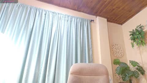 Snapshot of chloerossee chatting on 10/19/25, 01:06 Chloe rosse online show from 10/19/25, 01:06