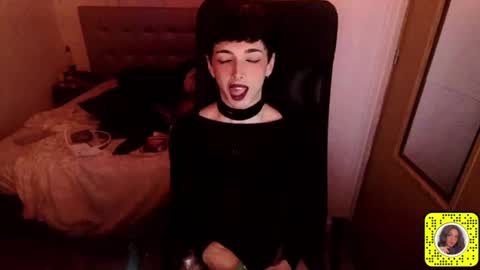 Snapshot of chloevenommm chatting on 07/12/26, 04:25 chloevenommm online show from 07/12/26, 04:25