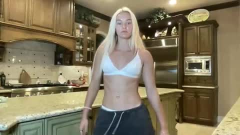 Chloe Babe online show from 04/18/26, 06:17