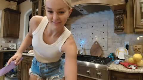 Snapshot of chloexbabe chatting on 07/12/26, 04:47 Chloe Babe online show from 07/12/26, 04:47