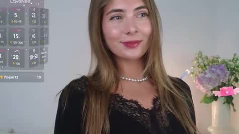 chloi_hes online show from 10/11/25, 09:19