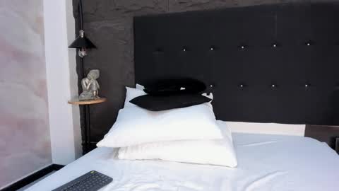 Snapshot of chlooescott chatting on 11/08/25, 01:11 Chloe Scott online show from 11/08/25, 01:11