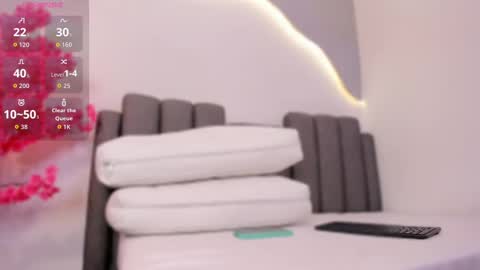 Snapshot of chlowe_taylor chatting on 09/22/25, 08:11 chlowe online show from 09/22/25, 08:11