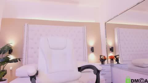 Snapshot of chlowe_taylor chatting on 12/18/25, 04:18 chlowe online show from 12/18/25, 04:18