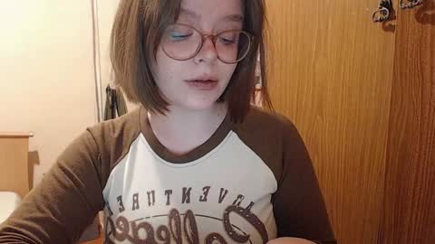 Snapshot of chmiri chatting on 12/28/24, 06:18 chmiri online show from 12/28/24, 06:18