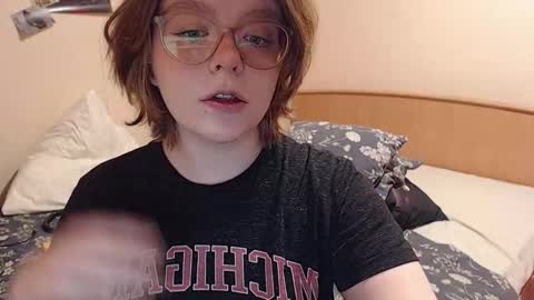 Snapshot of chmiri chatting on 10/26/25, 12:55 chmiri online show from 10/26/25, 12:55