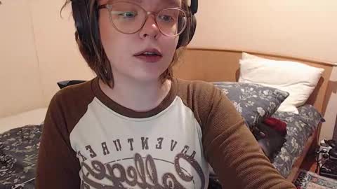 Snapshot of chmiri chatting on 11/22/25, 01:54 chmiri online show from 11/22/25, 01:54