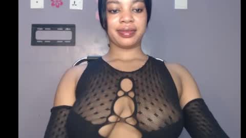 Snapshot of choco_chocox chatting on 02/14/25, 09:13 ESTHER online show from 02/14/25, 09:13