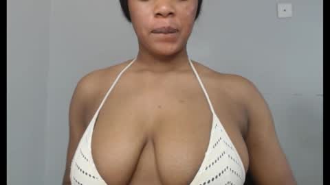 Snapshot of choco_chocox chatting on 09/16/25, 09:43 ESTHER online show from 09/16/25, 09:43