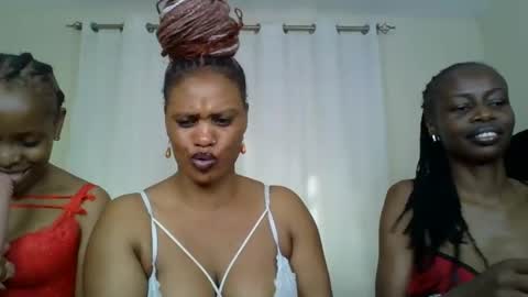 Snapshot of choco_violet chatting on 02/12/25, 11:07 VIOLET online show from 02/12/25, 11:07