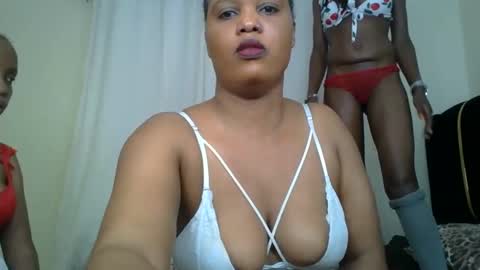 Snapshot of choco_violet chatting on 02/14/25, 05:46 VIOLET online show from 02/14/25, 05:46