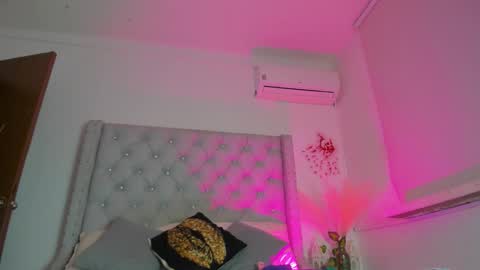 Snapshot of chocobunny1 chatting on 11/12/25, 12:16 chocobunny1 online show from 11/12/25, 12:16