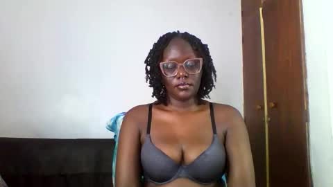 Snapshot of chocolate_enne_ chatting on 11/11/25, 12:49 chocolate babes online show from 11/11/25, 12:49