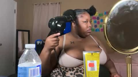 Snapshot of chocolatebunnyxx69 chatting on 05/30/26, 02:41 Melina online show from 05/30/26, 02:41