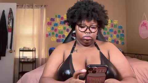 Snapshot of chocolatebunnyxx69 chatting on 07/16/26, 04:13 Melina online show from 07/16/26, 04:13