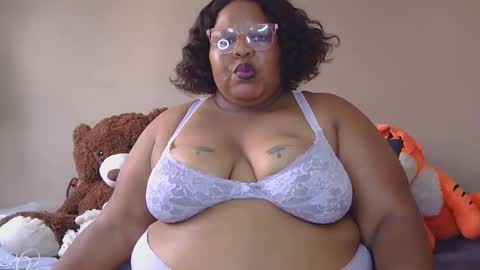 Snapshot of chocolovebbw1986 chatting on 09/11/25, 07:08 XSEXYBBW69 online show from 09/11/25, 07:08