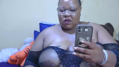 Snapshot of chocolovebbw1986 chatting on 11/29/25, 07:00 XSEXYBBW69 online show from 11/29/25, 07:00