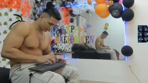 Chorey Thaylor online show from 10/11/25, 03:10