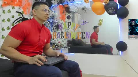 Chorey Thaylor online show from 10/12/25, 04:28